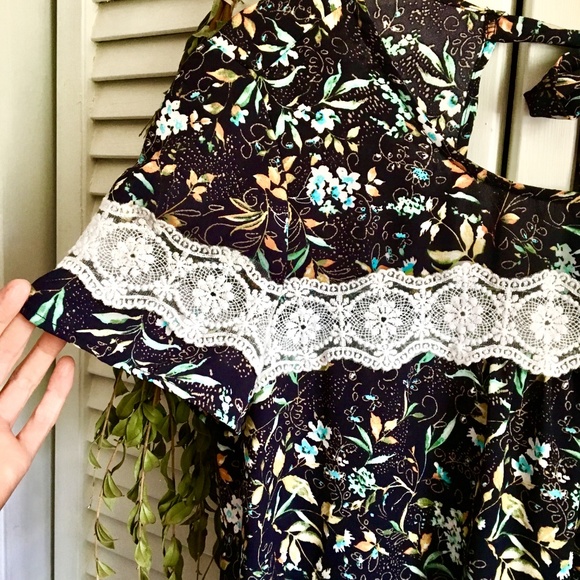 {NY Collection} Chiffon Tie Square Back Lace Tee - Picture 7 of 8